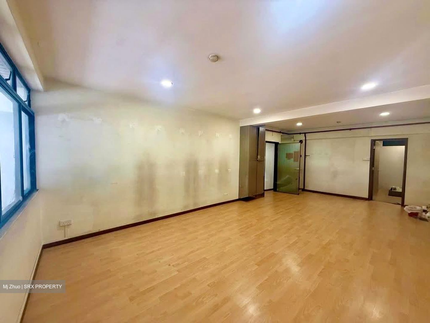 Beach Road (D7), Office #547590371